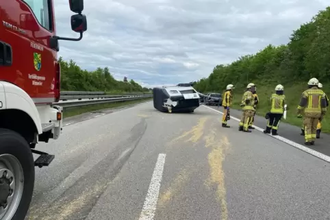 Die Autobahn war eine Stunde wegen der Aufräumarbeiten gesperrt. 