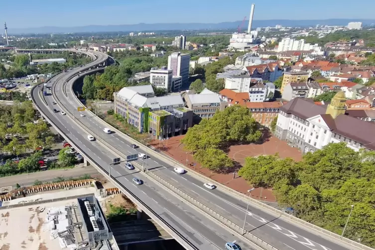 Blick vom Rathaus auf die Hochstraße Nord. 