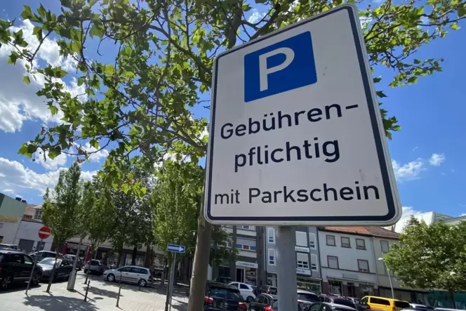 Unterm Strich sollen Parkgebühren der Stadt jetzt 265.000 Euro bescheren. Aber auch Falschparker sollen mehr Geld einbringen.
