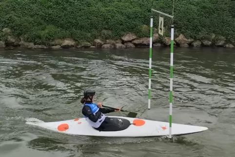 Souverän auf dem Illerkanal: Britta Jung von den Wassersportfreunden Zweibrücken.