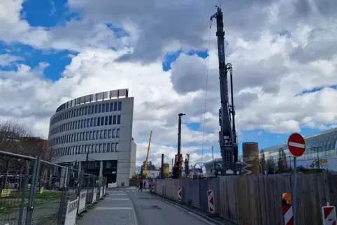 Großbohrer im Einsatz auf der Baustelle.