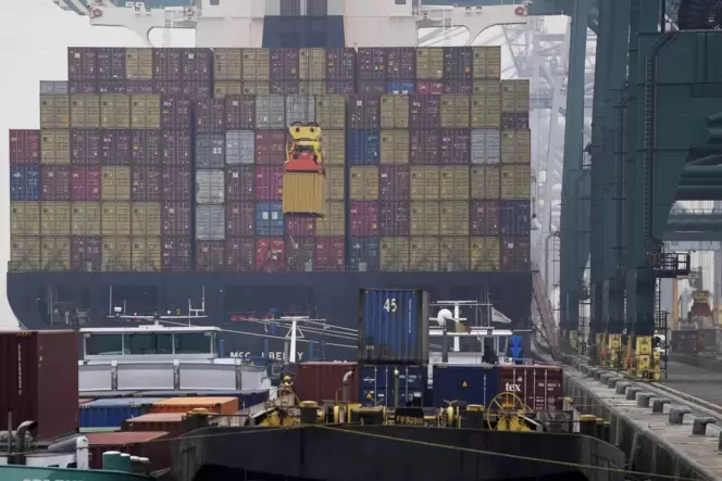 Jedes Jahr werden in Antwerpen zwölf Millionen Tonnen Container umgeschlagen.