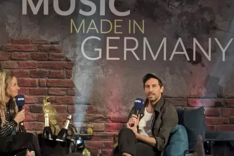 Max Giesinger hat nicht nur gesungen: Mit RPR-Moderatorin Miriam Audrey Hannah plaudert er auch ein bisschen über sein Privatleb