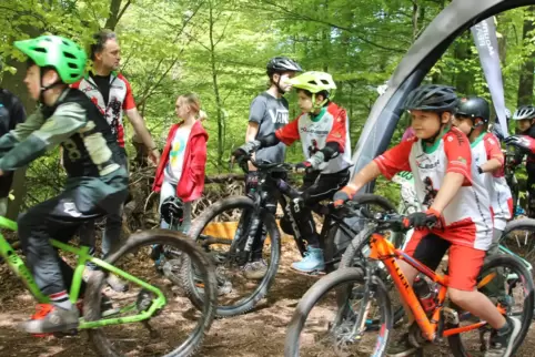 Endlich! Drei Trails können am Höllenberg erkundigt werden. 