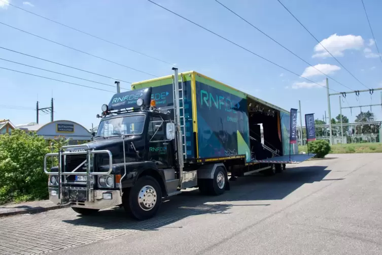 Das Markenzeichen: Die Bühne des Trucks kann man ausklappen. 