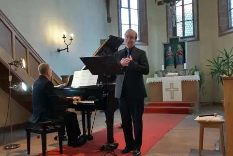 Ein Duo der internationalen Garde in der Kirchheimer Andreaskirche: Tenor Georg Poplutz und Pianist Rudolf Lutz. 