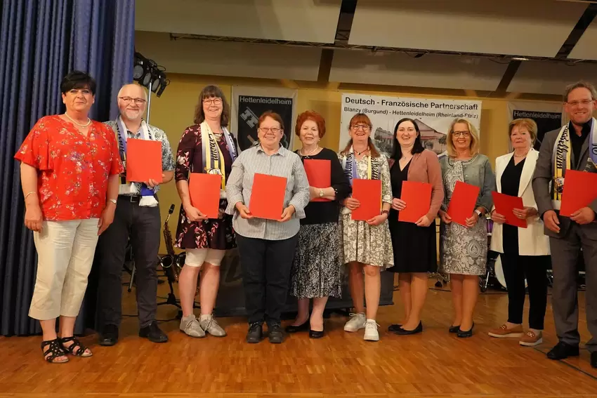 Ehrung zum Partnerschaftsjubiläum (von links): Marie-Lorraine Braun, Jörg und Sabine Nennstiel, Renate Zimmermann, Marie-Luise L