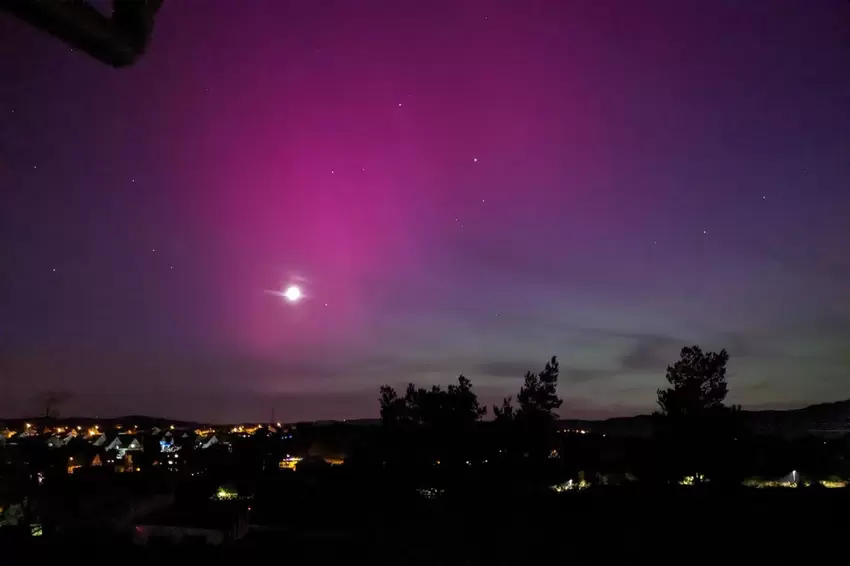 Jürgen Heck aus Bolanden hat Aurora Borealis über Kirchheimbolanden festgehalten.