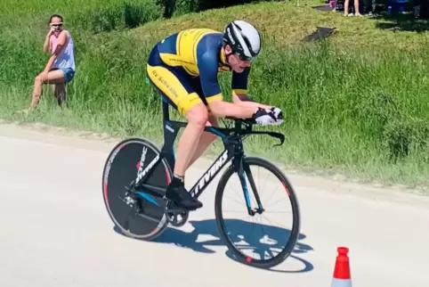 Tobias Eise (TGV Schotten), der bei den Amateuren gewann, auf der Strecke. 