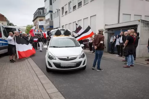 Die Zweibrücker Neonazis vom „Nationalen Widerstand“. An den Aufmärschen der Zweibrücker beteiligten sich regelmäßig die beiden 