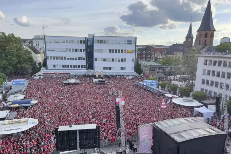 Schon beim Aufstieg des FCK 2022 in die Zweite Bundesliga wurde auf dem Stiftsplatz gefeiert. 