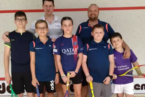 Eine überwiegend junge Truppe: Zum Squash-Team des SC Zweibrücken in der Verbandsliga gehörten in der Saison 2023/24 (hinten von