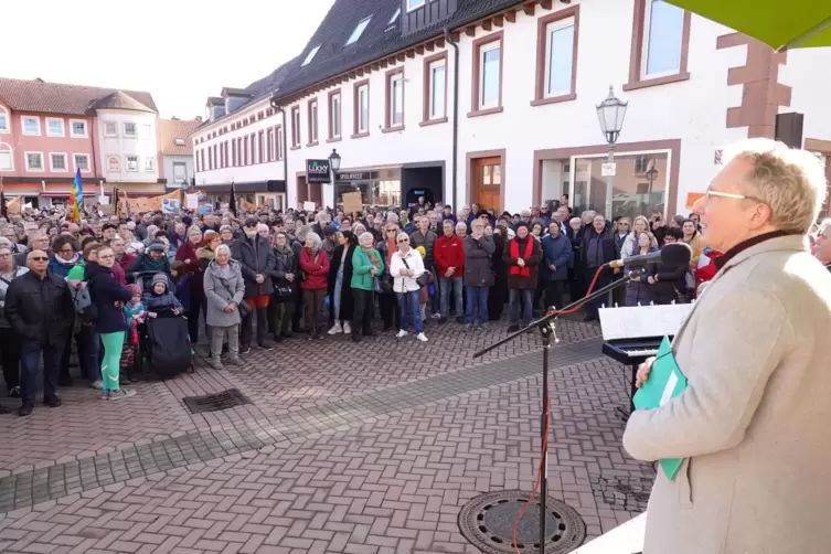 Ruft nun erneut zu einer Kundgebung „für Demokratie und Freiheit“ in Grünstadt: der Hauptorganisator und Pfarrer Andreas Funke b