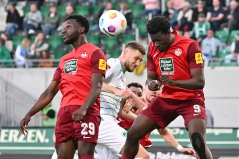 Ragnar Ache (rechts) und Richmond Tachie – das Sturmduo des FCK. Wird es auch kommende Saison für den FCK Tore erzielen?