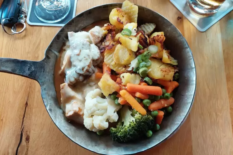 Klassiker: Mühlenpfanne mit Bratkartoffeln.