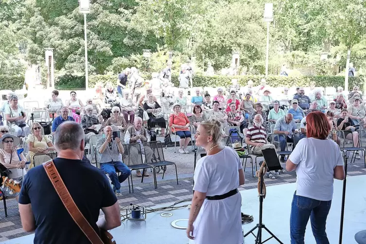 Beim Mieterfest 2023 mit den Groovin’ Monkeys (Foto) wurden im Rosengarten 600 Feiernde gezählt.