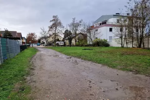 Auf dieser Fläche in Birkenheide werden die fünf Doppelcontainer für Flüchtlinge gestellt.