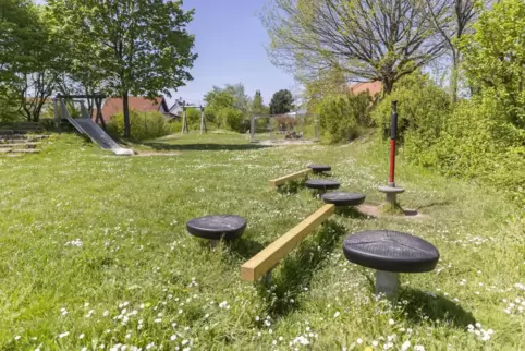 Auf dem Spielplatz in Mörsbach hat ein unbekannter Täter den Tretroller eines Jungen mitgenommen. 