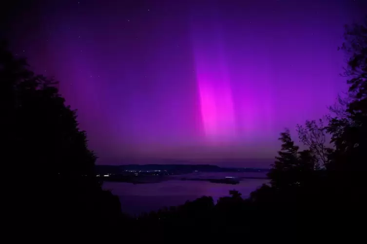 Mit etwas Glück können in den nächsten Nächten wieder Polarlichter am Himmel leuchten. 