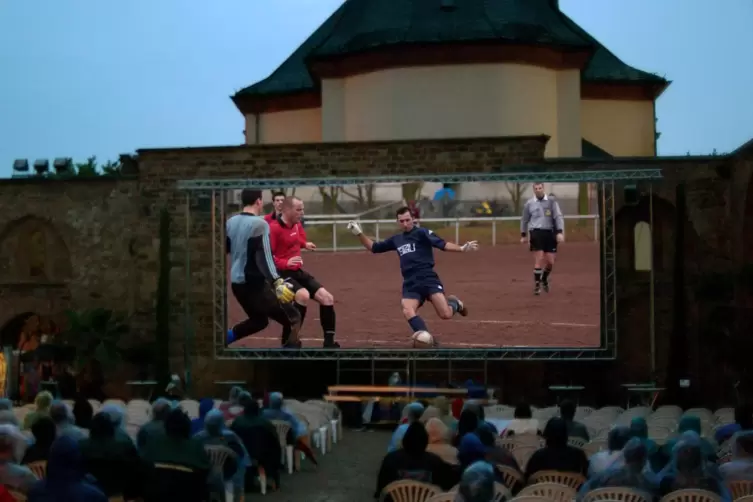 Alle Partien der Fußball-Europameisterschaft sollen ab 14. Juni in dem historischen Gemäuer in der Frankenthaler Innenstadt geze