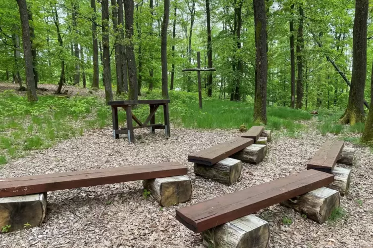 Mitten im Wald auf dem Kaiserberg werden Trauerfeiern abgehalten. 