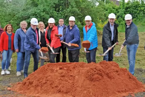 Mit dem symbolischen Spatenstich startete der Bau der neuen Kita. 