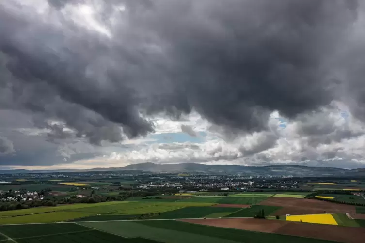 Regenwolken sind im Anzug. 