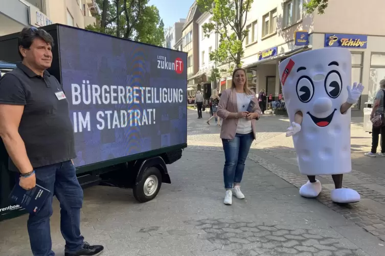 Als „Stimme der Bürger im Stadtrat“ versteht sich die neu gegründete Liste ZukunFT. Hier Andreas Schwarz und Michaela Urnauer be