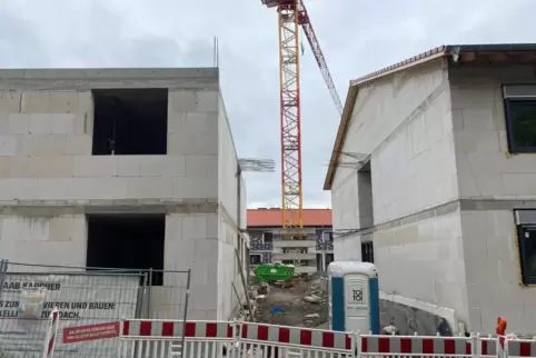 Die Baustelle Seniorenresidenz Ottersheim, ein Projekt für über acht Millionen Euro. Der Querbau im Hintergrund soll das Seniore