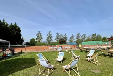 Mit einem schönen Ausblick: das Gelände des TC Rödersheim-Gronau. Es soll sukzessive aufgewertet werden. 