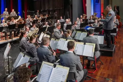 Militärmusik in der Stadthalle.