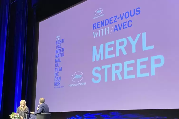 Meryl Streep wird von dem Journaisten Didier Allouch befragt. 