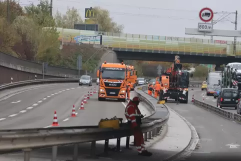 Auch ohne Baustelle ist der Wörther Trog für Wanderungen denkbar ungeeignet.