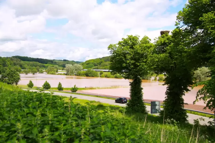 Eine Seenlandschaft: Blick vom Hitscherhof ins Schwarzbachtal.