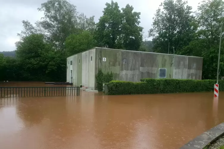 Das Hauptverteilungszentrum der Deutschen Telekom in Thaleischweiler-Fröschen blieb innen trocken. 