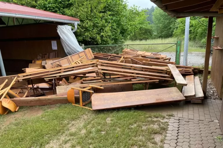 Das Hornbach-Hochwasser hat auf dem Gelände des Obst- und Gartenbauvereins Rimschweiler große Schäden hinterlassen. 