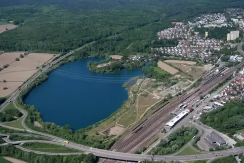 Links der A 65 beginnt oberhalb des Schauffele-Sees das für Windkraft ausgewiesene Waldstück. Es reicht bis zur B9.