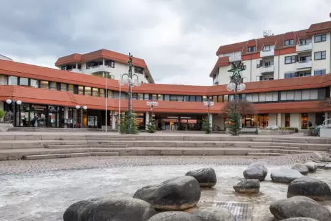 Der Burgunderplatz im Limburgerhofer Süden: Hier gibt es neben dem Rathaus (links) etliche Geschäfte und Arztpraxen. Der Norden 