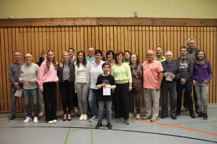 Die in Ramsen anwesenden Inhaber des Sportabzeichens. 