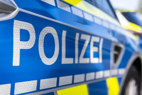 Die Polizei sucht nun Zeugen, die Angaben zu dem Mädchen und /oder dem Unfall machen können. 