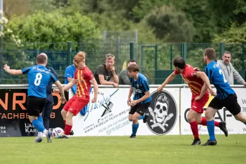 Nächster Sieg: FC Speyer 09 siegt auch bei Billigheim-Ingenheim. 