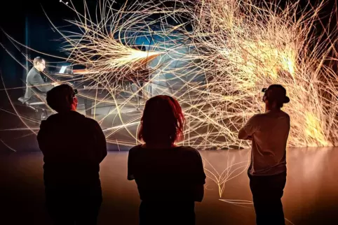 Im Ars Electronica Center nähert man sich Bruckner mit allerneuester Technik. 