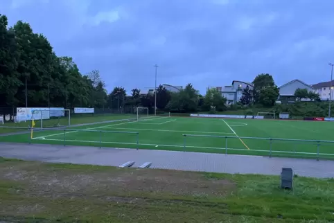 Der Ixheimer Sportplatz - in der Nähe sollte gefeiert werden – hat beim Hochwasser nichts abbekommen, aber das Lager in der Meis