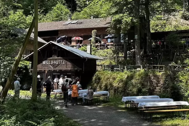 Auf dem Hüttenhopping-Plan steht unter anderem die Nello-Hütte.