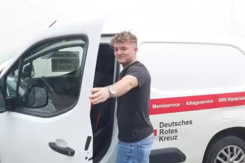 Nico Heise fährt neben seiner Arbeit als Lokführer Mahlzeiten für das DRK aus.