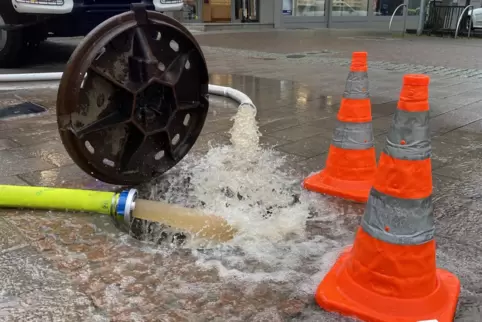 Weil immer mehr Menschen für die Hochwasseropfer spenden möchten, gibt es nun ein zentrales Spendenkonto. 