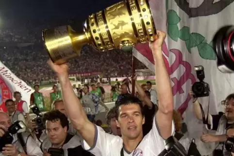 Michael Ballack machte mit dem FC Bayern München den Roten Teufeln das Leben im Pokalfinale 2003 richtig schwer. Am Ende durften