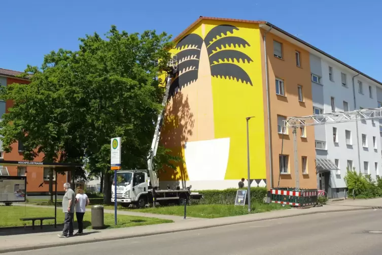 „Palmen am Rhein“ heißt das Mural des italienischen Künstlers Augostino Iacurci in der Gartenstadt. 