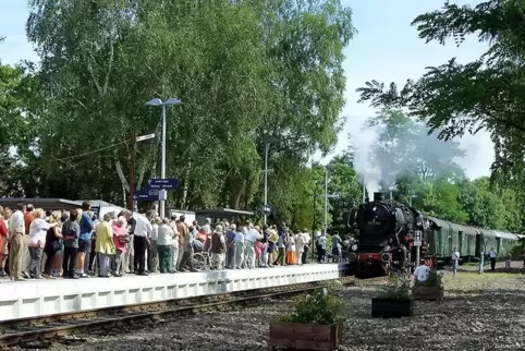 Dampfzüge auf der Eistalbahn haben sich schon mehrfach als Publikumsrenner erwiesen – besonders als 2001 die Strecke zum Eiswoog