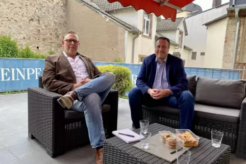 Beide streben den den Stadtbürgermeisterposten an: Der jetzige Stadtbürgermeister Marc Muchow (rechts) und sein Herausforderer A